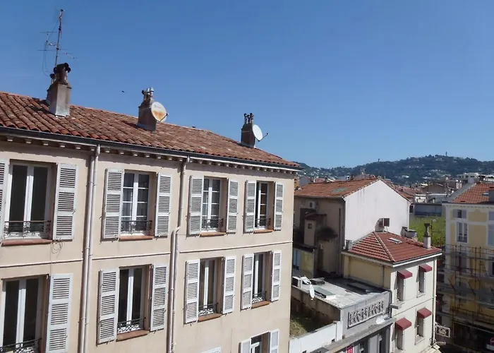 Spacious One Bedroom - Great Location!