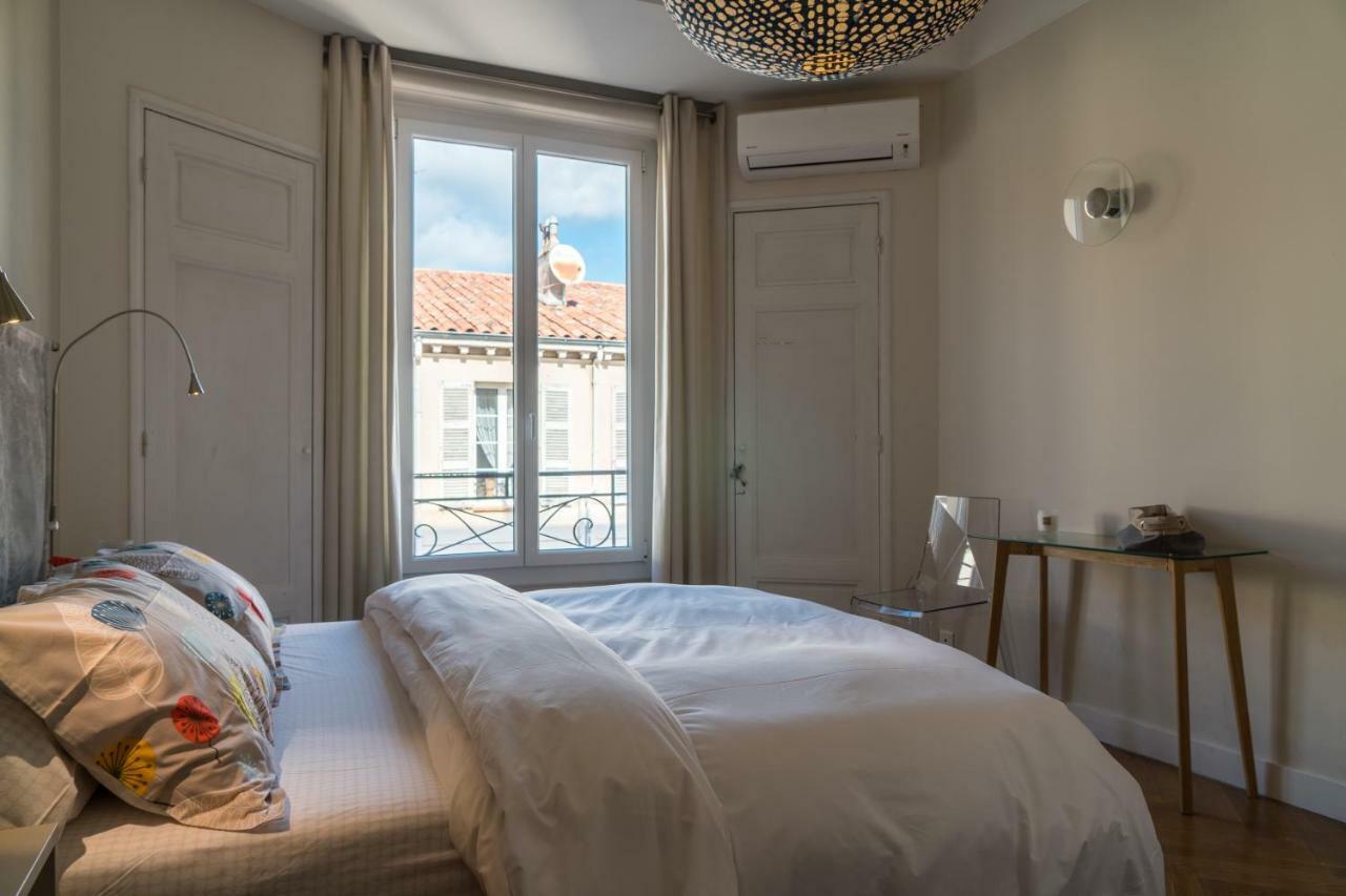 Spacious One Bedroom - Great Location! Apartamento